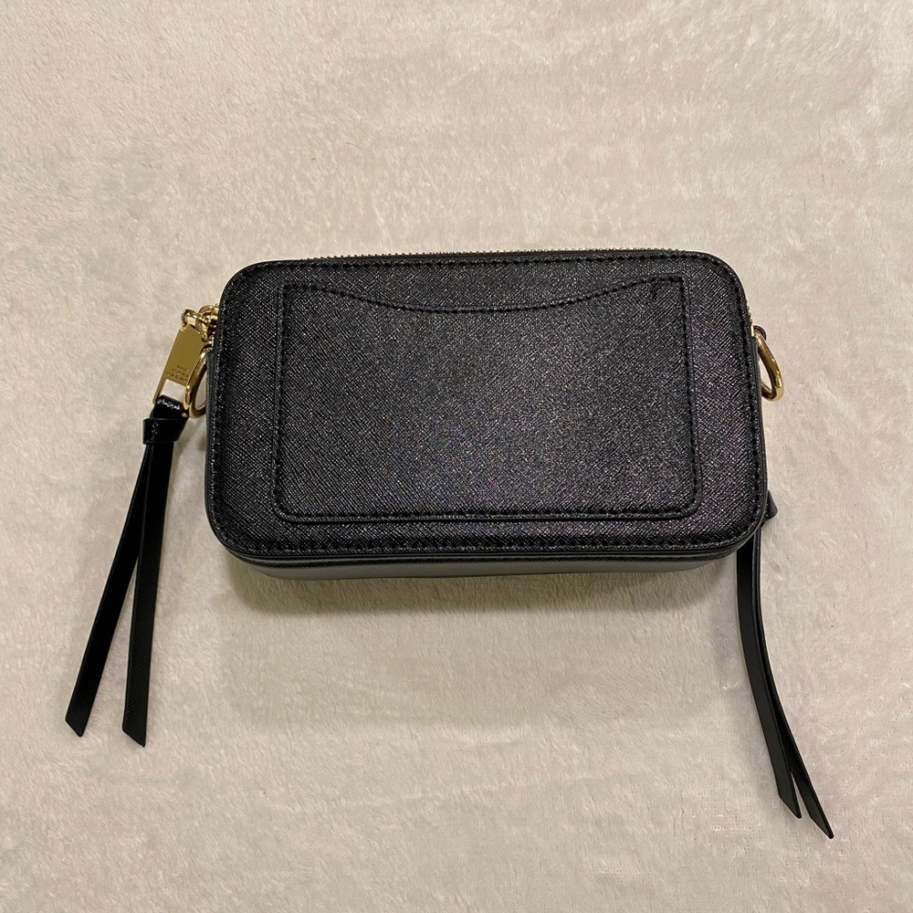 Marc Jacobs Black Camera Crossbody Bag with Gold Hardware and Branded Strap - Picture 4 of 14